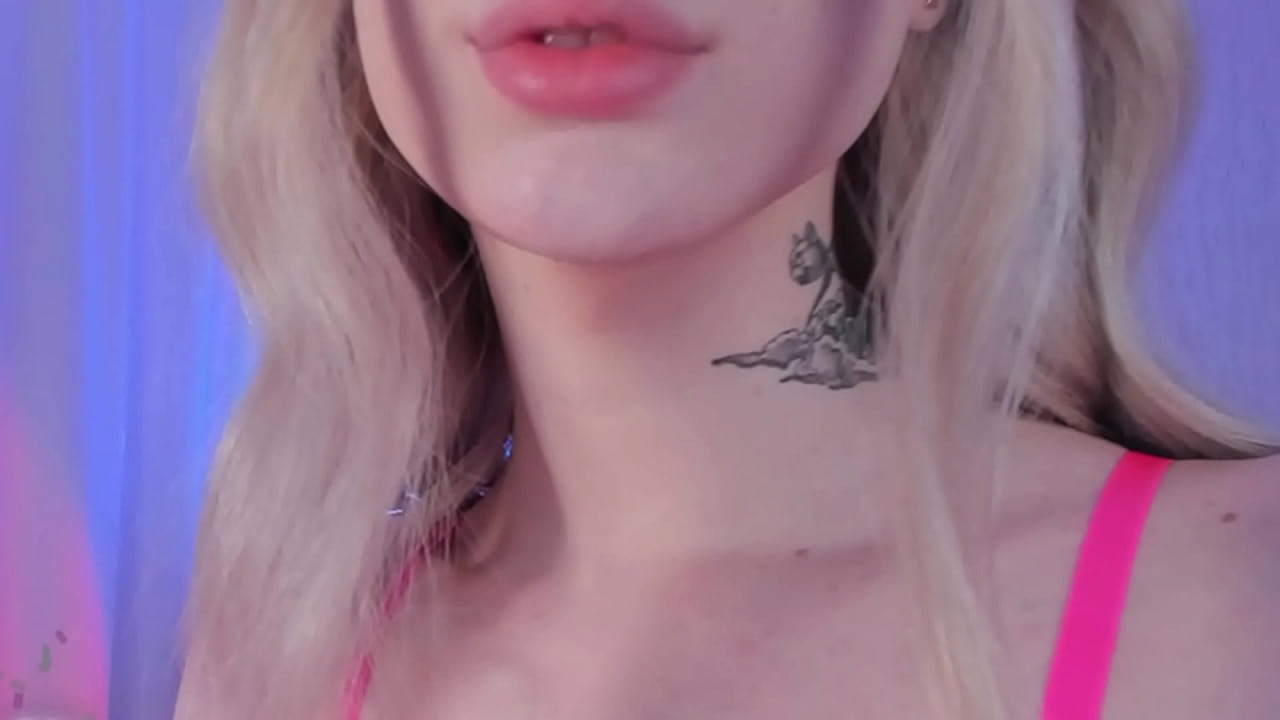 Tranny Showing Her Dick