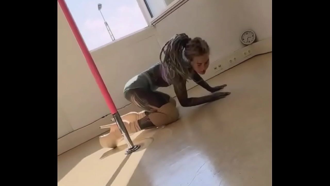 Dancing on the pole and enjoy the good moments in life.Thanks to 2beepole for teaching me new skills.---#inkedgirl #d...