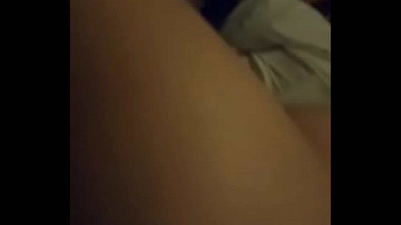 mi morra moviendo sus nalgotas