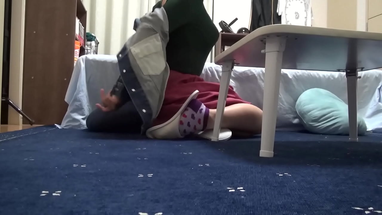 まお 23歳 ジャズダンスのインストラクター 呑み屋で一人で飲んでた女の子、ずっと気になっていたかわいこちゃん。通い続けること数ヶ月！やっと声を掛けて家に連れ込む事に成功。https://bit.ly/3nFn8IG