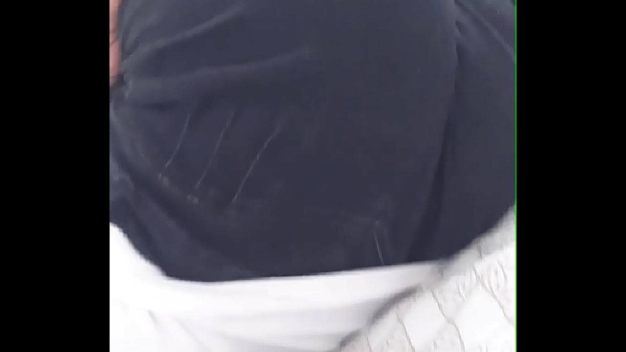 Toc&aacute;ndome mi enorme booty