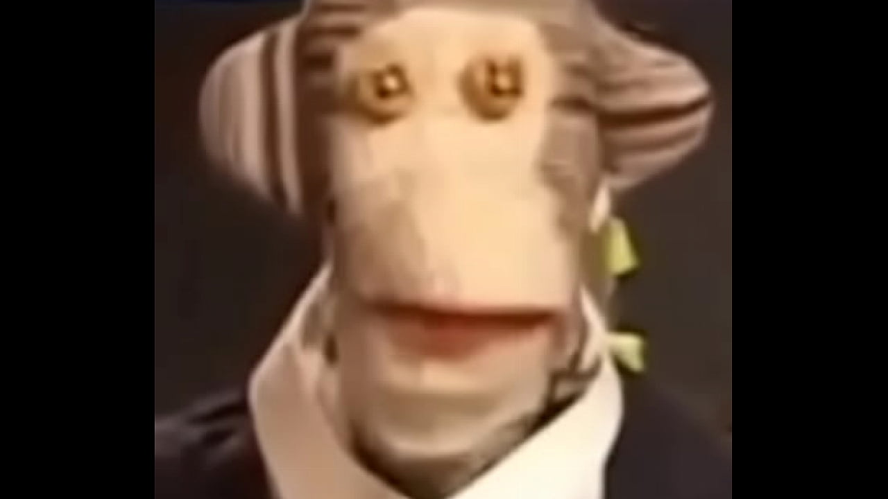 Me masturbo con los boxers de mi amigo y se da cuenta