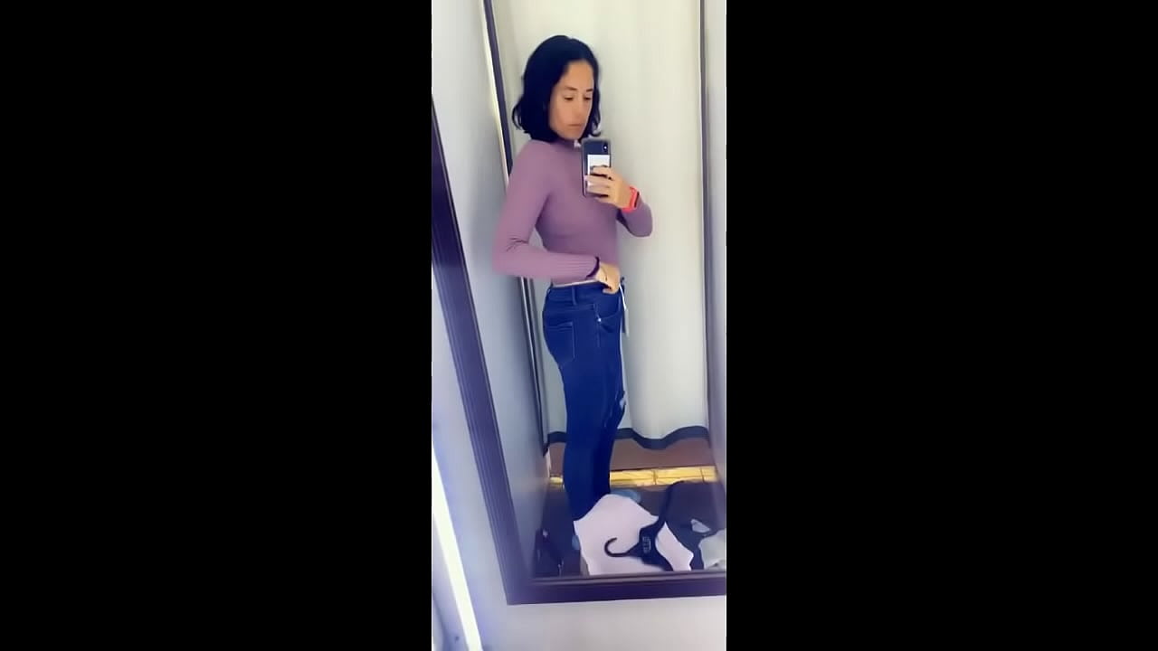 Prob&aacute;ndome diferentes prendas para un evento familiar