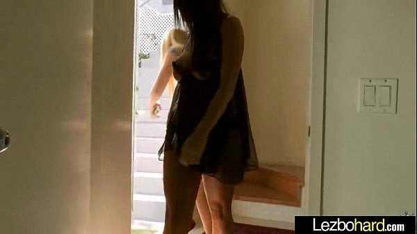 Teen Horny Lesbians Play WithTheir Bodies mov-14