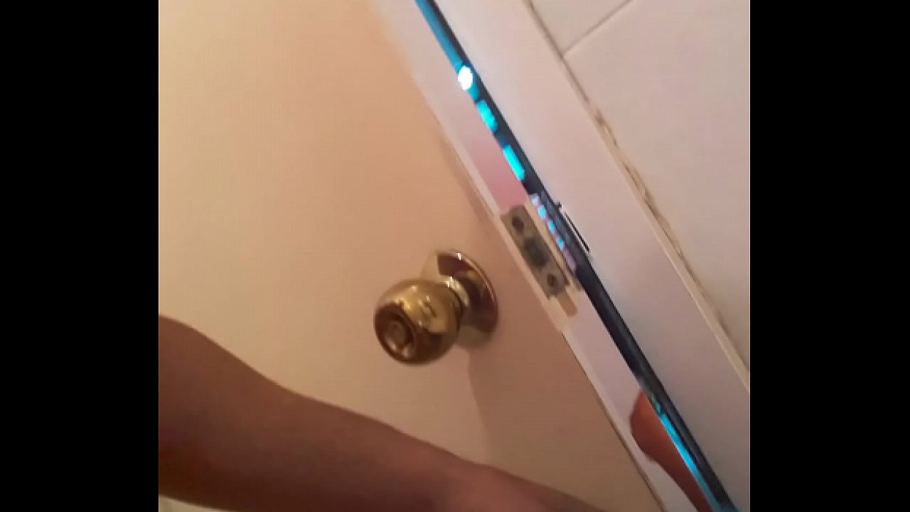 Jalandomela atr&aacute;s de la secre