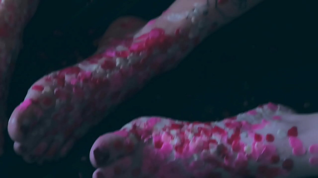 Love How Hot Wax Feels On My Feet