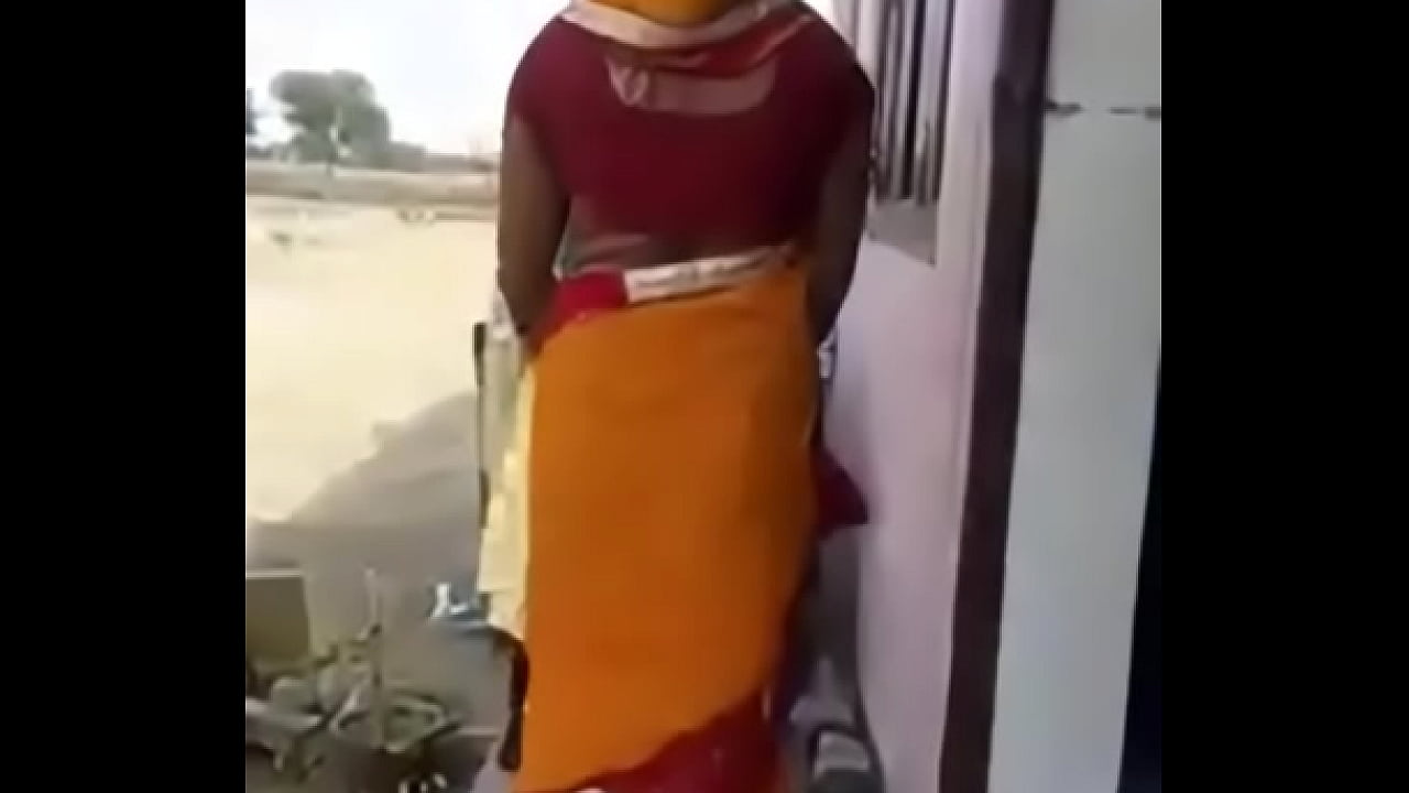 Local bhabhi dance
