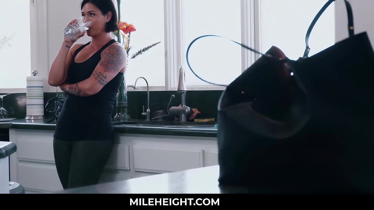 Pampering My Tired Detective Mif after a Long Investigation Day