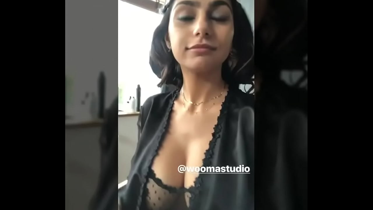 Miakhalifa Make up in hot big boobs