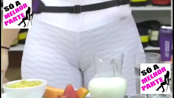 KELLY KEY GOSTOSA COM A BUCETA RACHANDO A CAL&Ccedil;A LEGGING BIG PUSSY CAMEL TOE