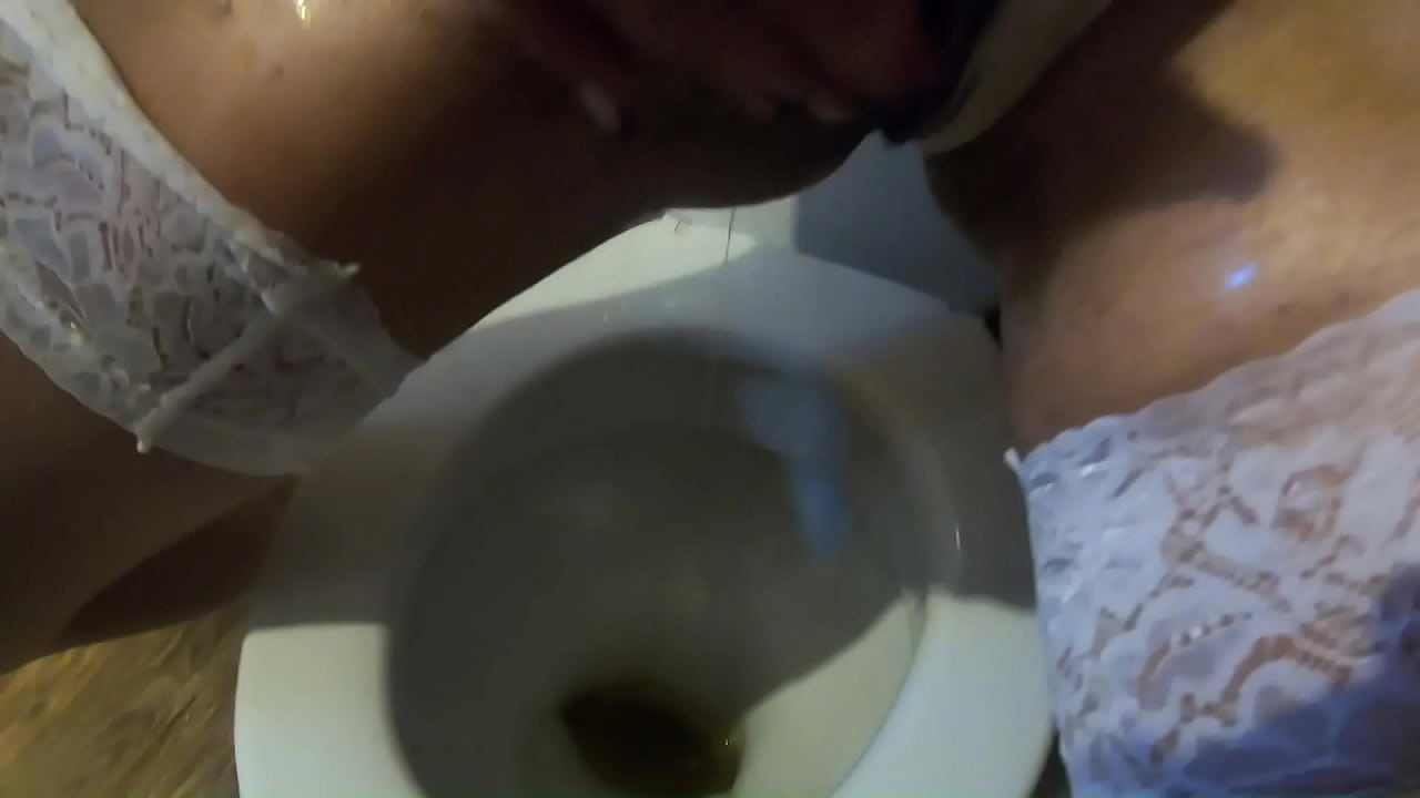 PREV- MilfyCalla Golden shower and pee compilation
