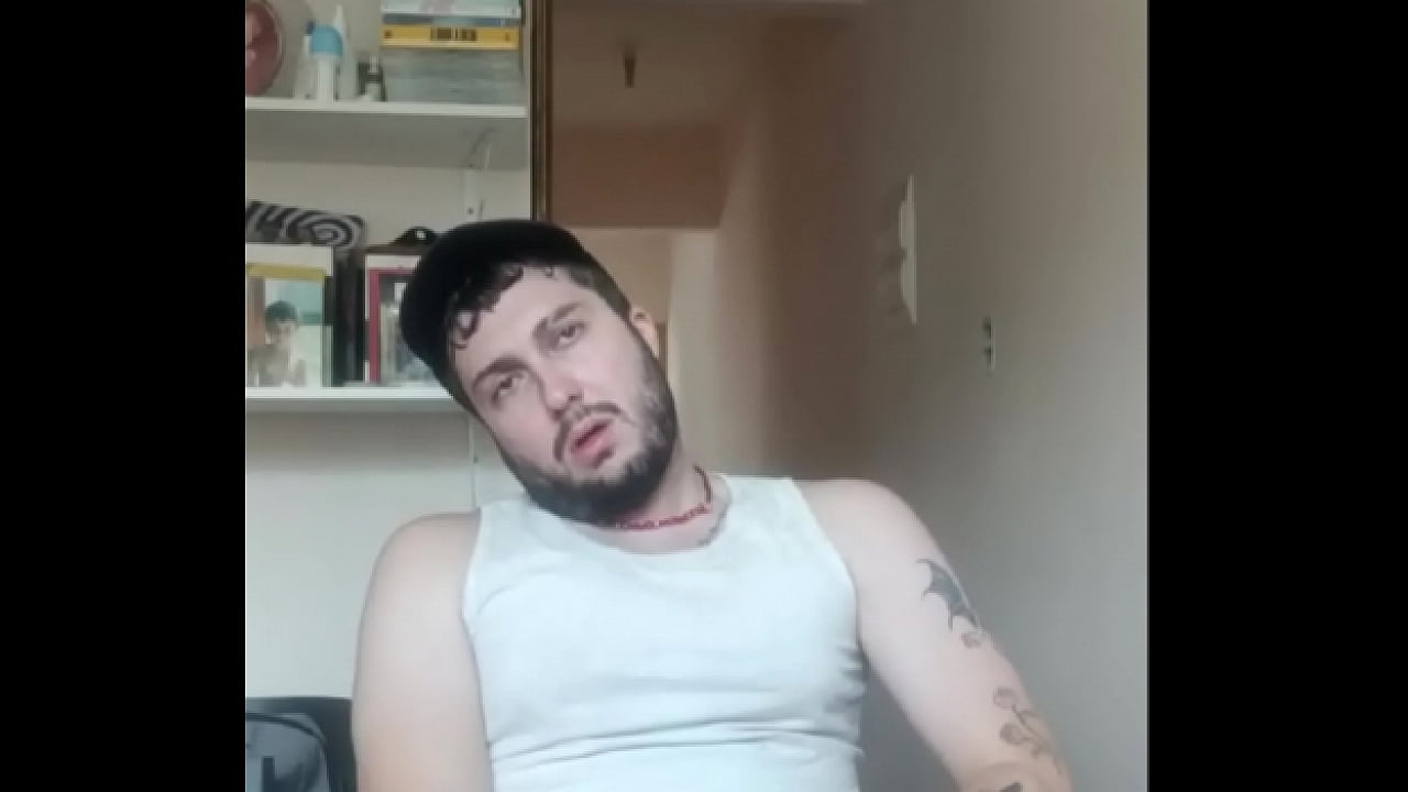 Branquinho tatuado batendo uma at&eacute; gozar