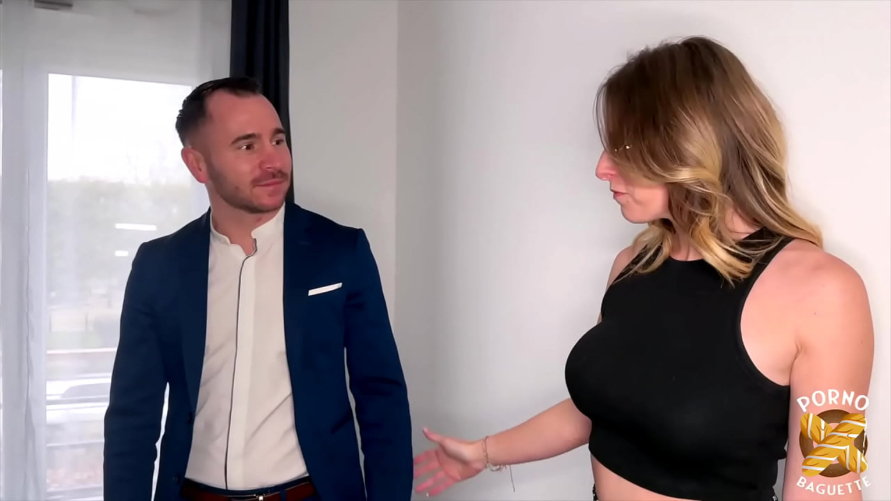 Alva, jolie milf, satisfaite par deux hommes...