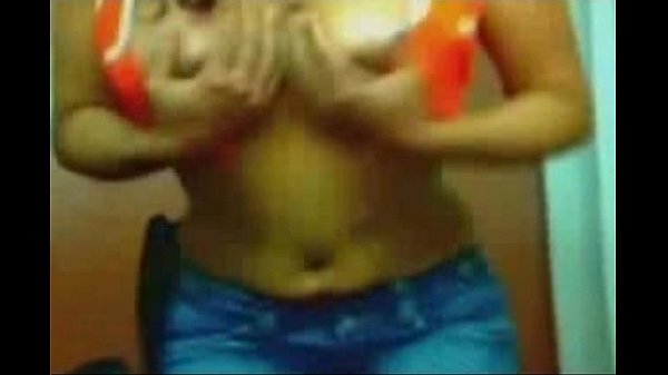 Brunette Puts on a Webcam Show