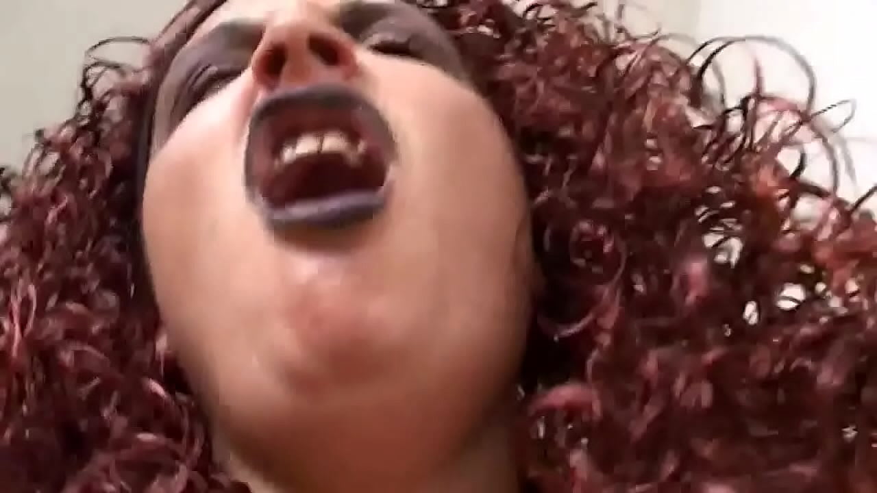 Ha preso il suo cazzo, ma lui &egrave; impazzito e l'ha scopata