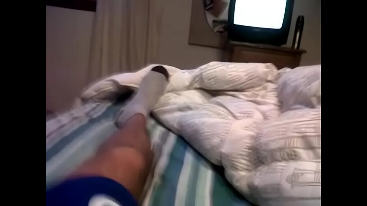 ARGENTINO CORDOBES SE HACE LA PAJA EN LA CAMA