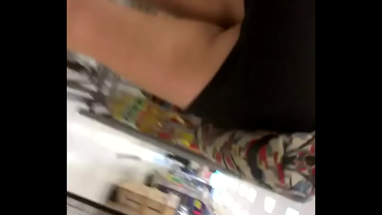 Upskirt esposa no mercado