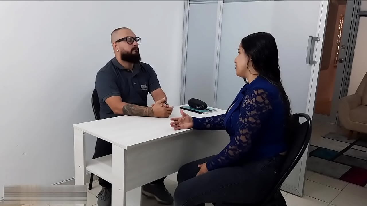 Llegando un buen trato con el director del colegio de mi hijastra, hice que me follara a cambio que no la echara del colegio - Porno en Espa&ntilde;ol