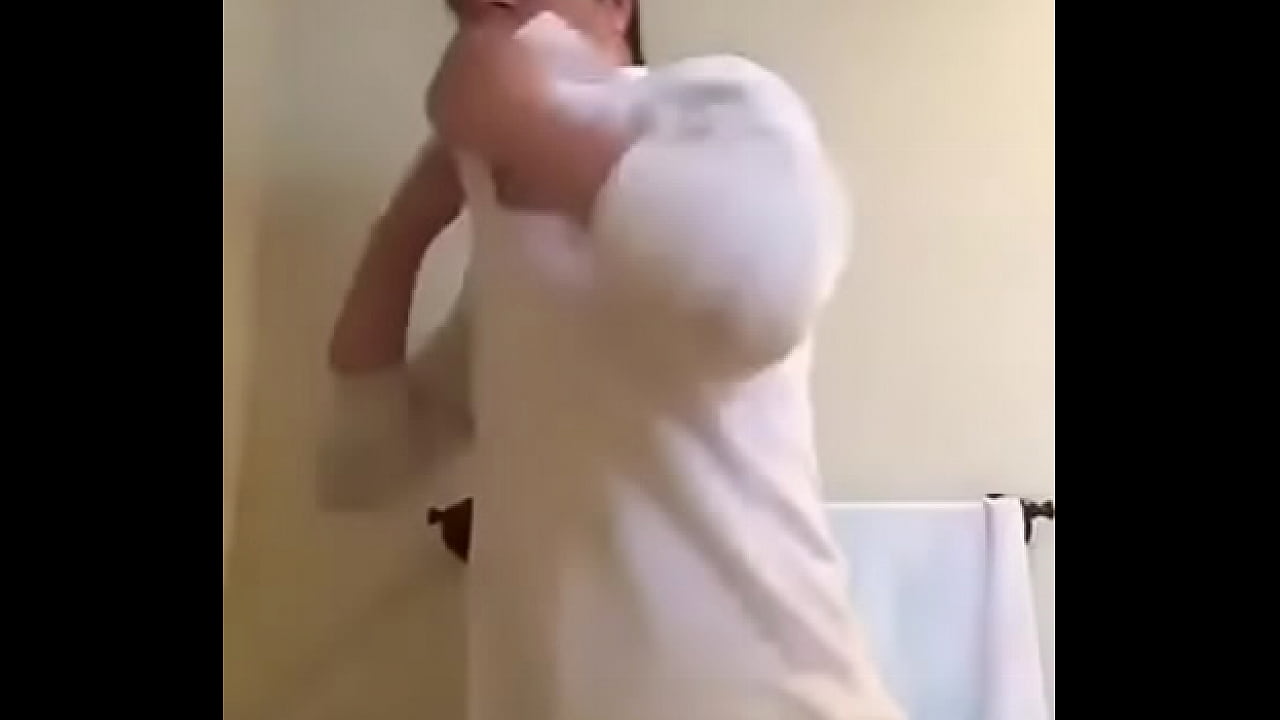 Chico guapo masturbandose rico