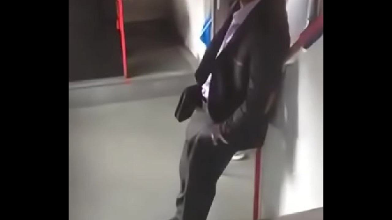 Excitado no metr&ocirc;