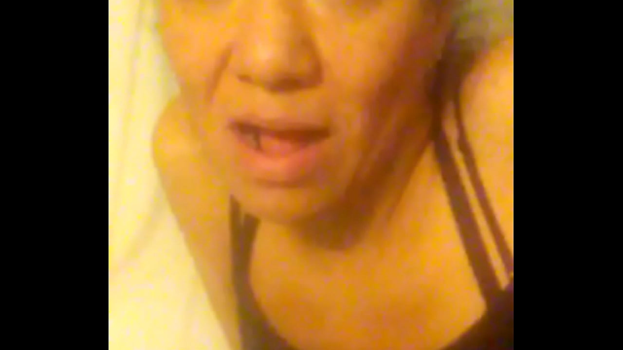 Slut pissing in ther hotlemail tub