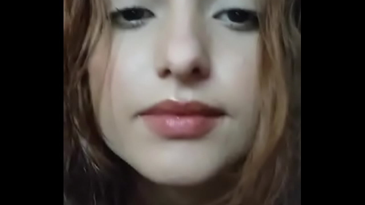 Leslie se muestra abierta del culo