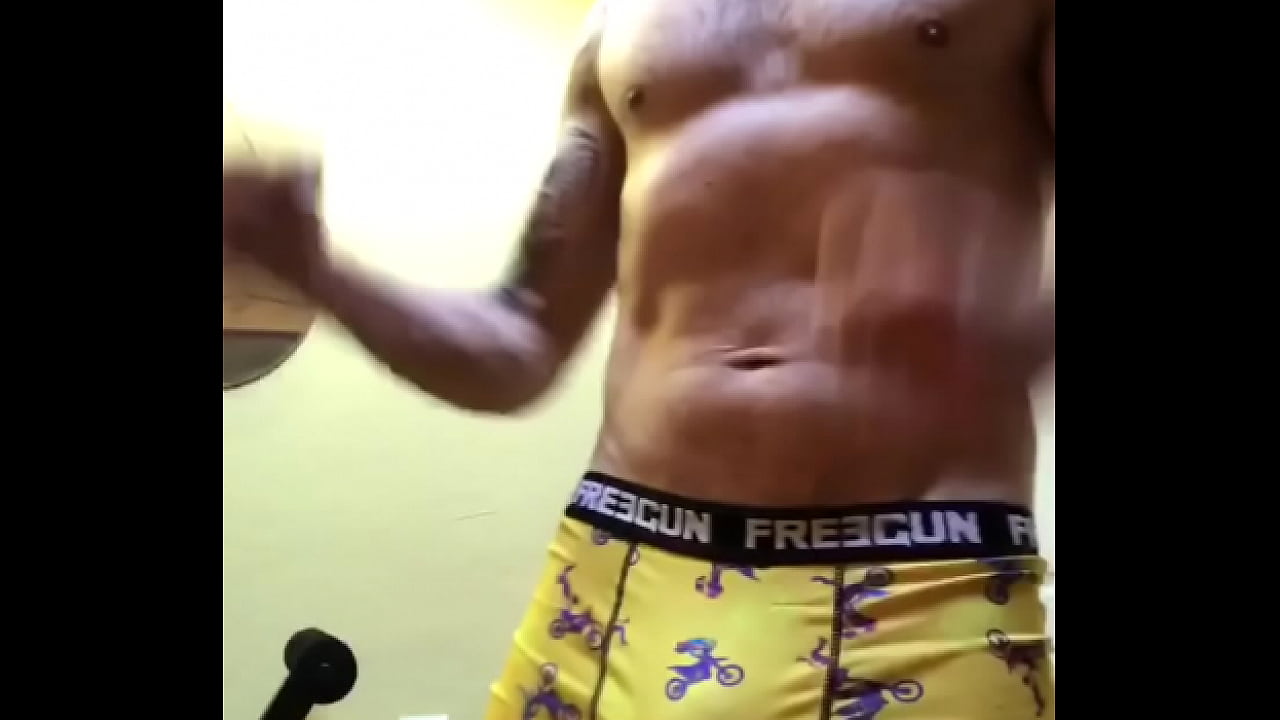 S&eacute;ance de fitness avec bogosse