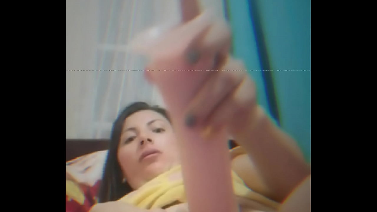 Masturb&aacute;ndose estudiante luego la follan y gime como puta.