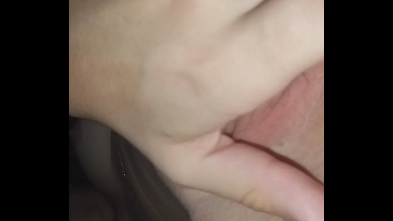 Gostosa  faz aquela provoca&ccedil;&atilde;o pra ganhar leite... se masturba e goza GOSTOSO!