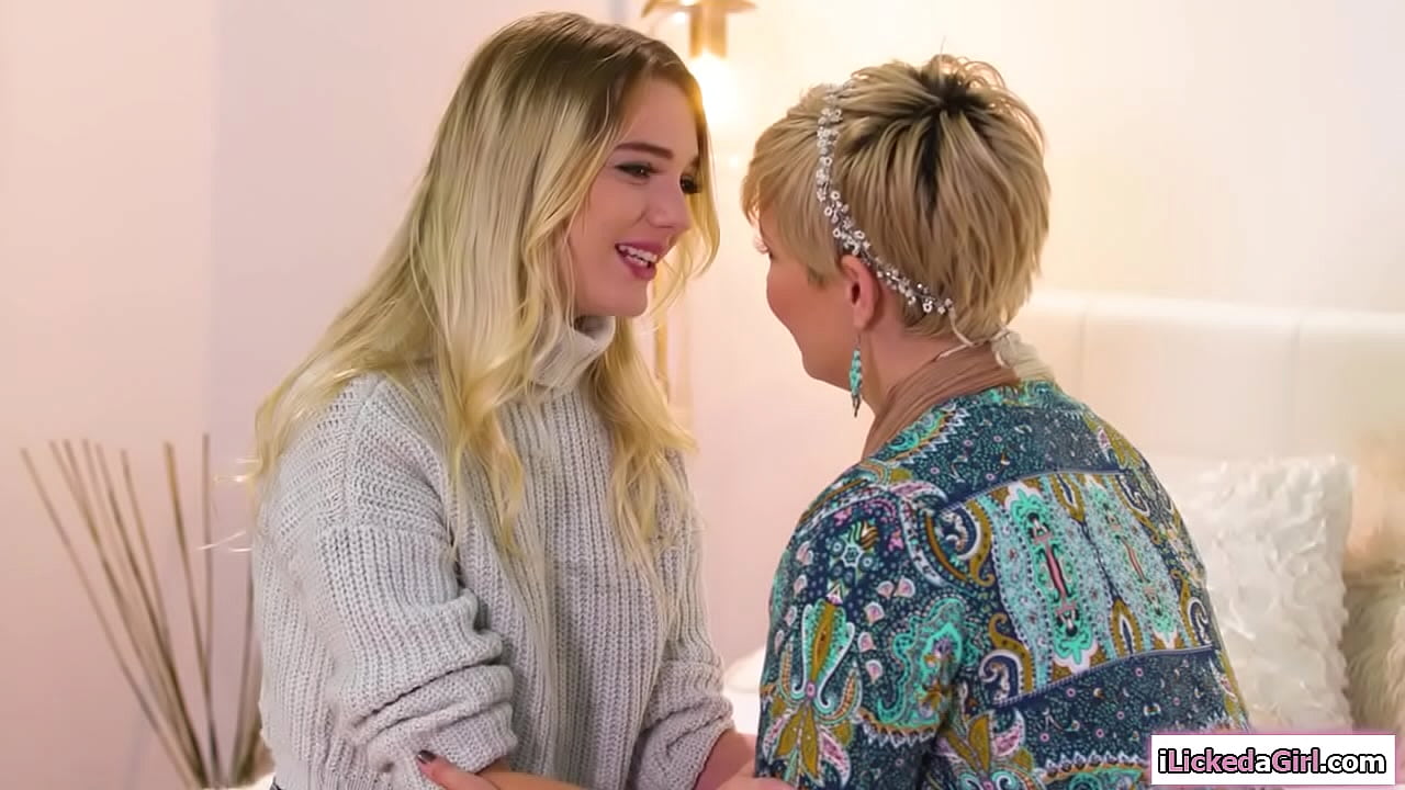 Big tits milf ass licked by a small tits lesbian babe