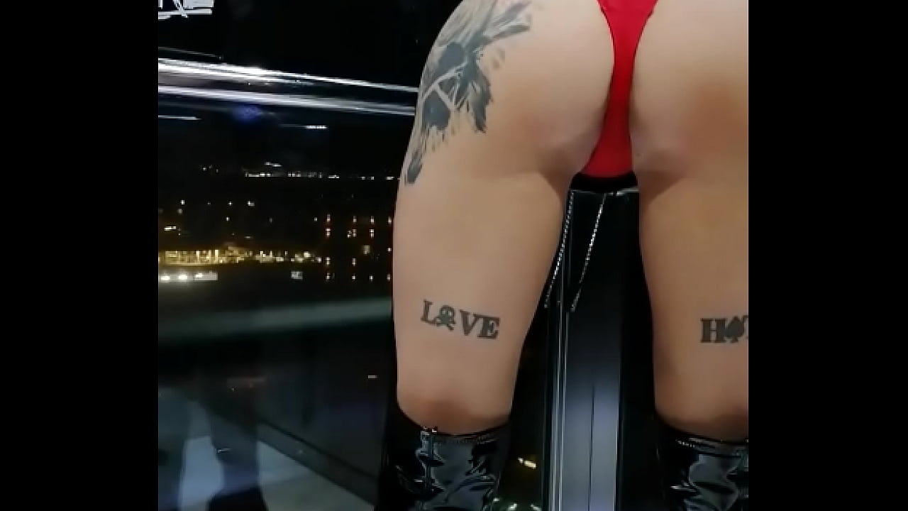 J'ai &eacute;t&eacute; tellement coquine pendant mes vacances et m&ecirc;me dans l'ascenseur ...