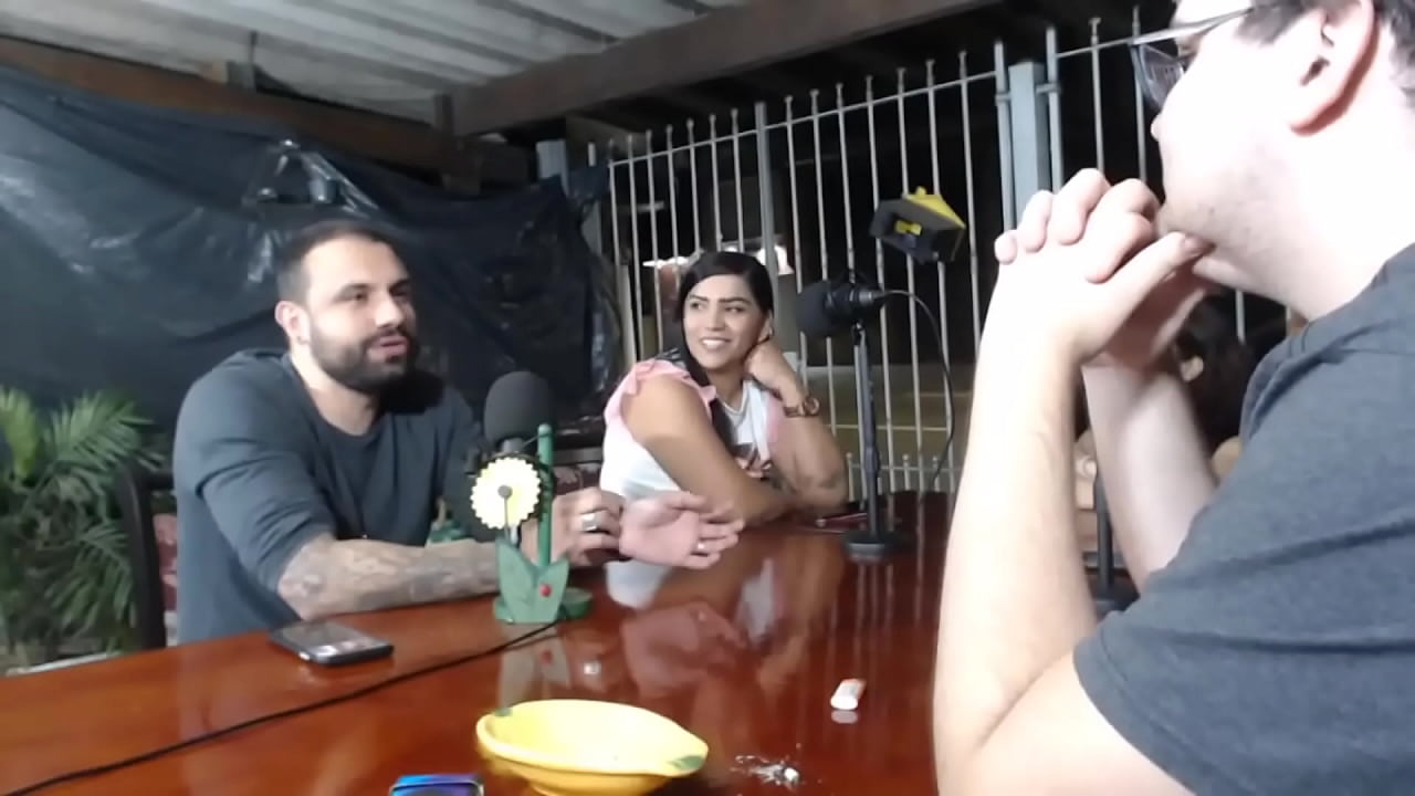 CASAL FAZ ALTAS SACANAGENS EM PODCAST