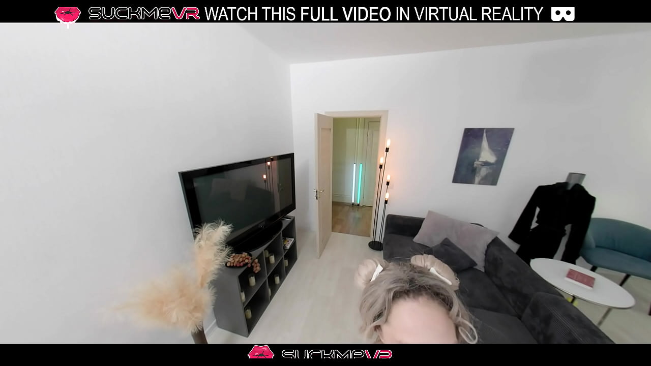 Hot sexy blonde Lilith Liber fucks a horny guy,in VR.