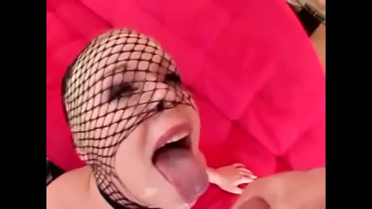 Kinky blobde whore gets double penetrated while sucks another dick