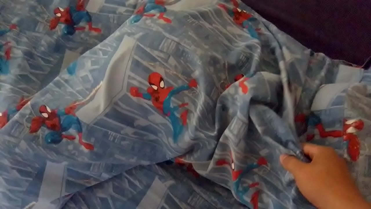 Mi hermano entra a mi cuarto