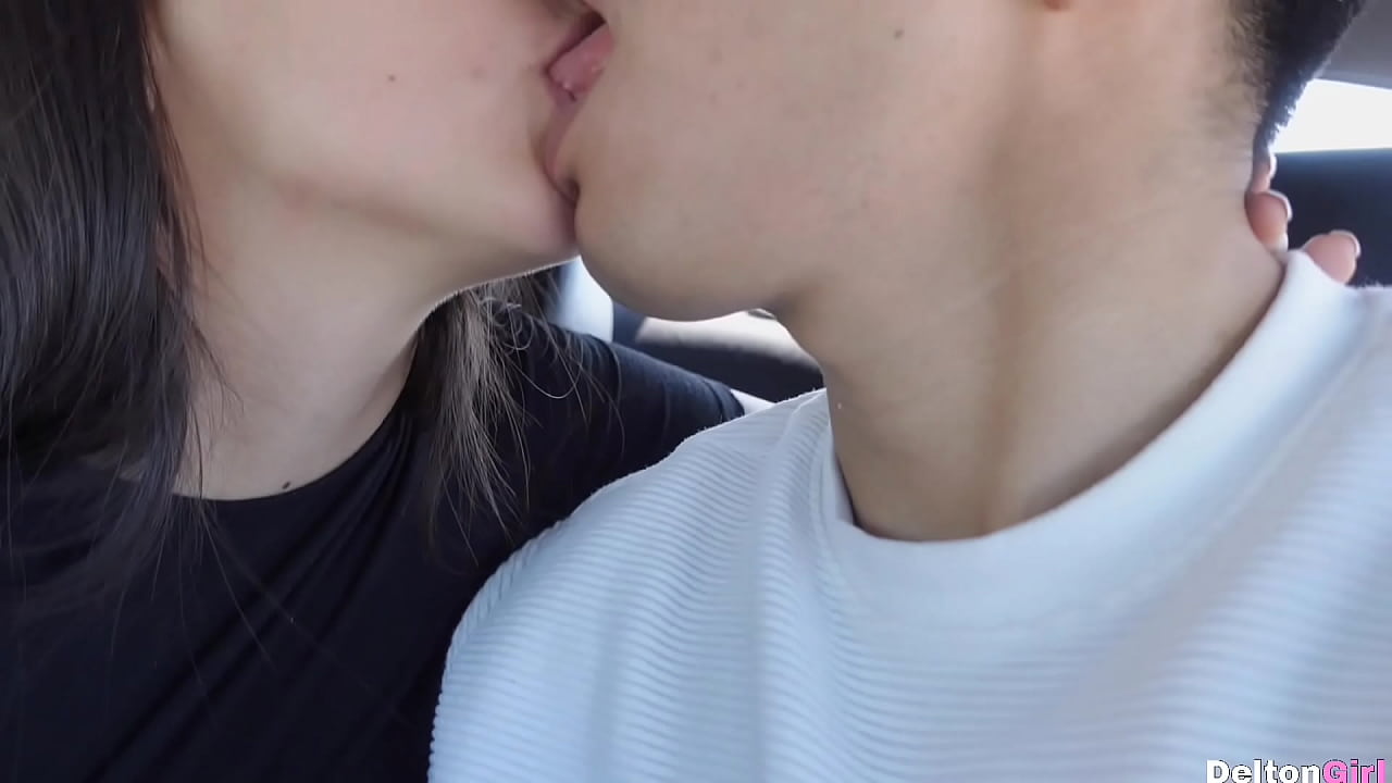 Follando en el auto con una preciosa chica, &iexcl;su culo es espectacular!