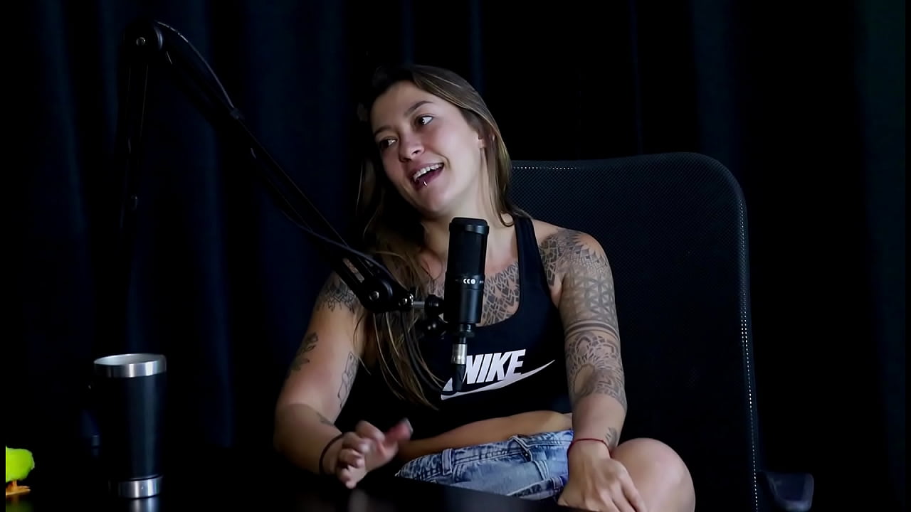 Oruan n&atilde;o faz seu tipo, j&aacute; beijou famoso, come&ccedil;ou a putaria no nude, e quer transar com dois homens bi - Flor de Damiana (WATCH ON: SHEER/RED)