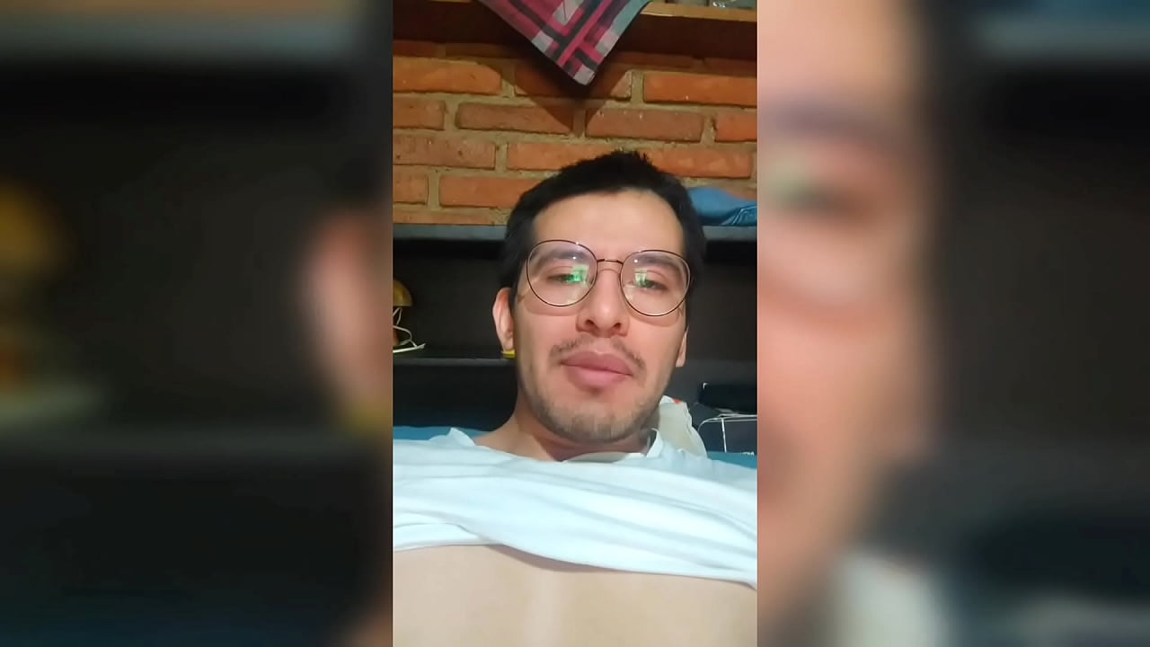 Chacal mexicano jalandose sus 19cm y mostrando pies