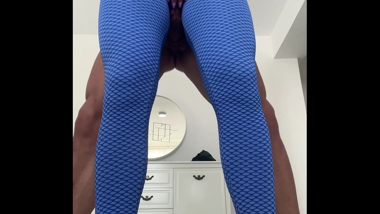 Trainer like to rub his dick on me after workout