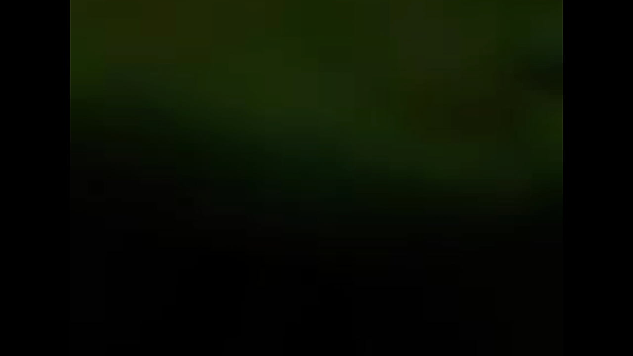 Joven arrecho mostrando las tetas