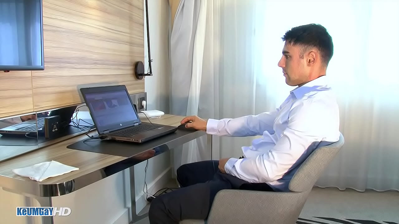 He came to sign a contract, he gets sucked his big hard dick.