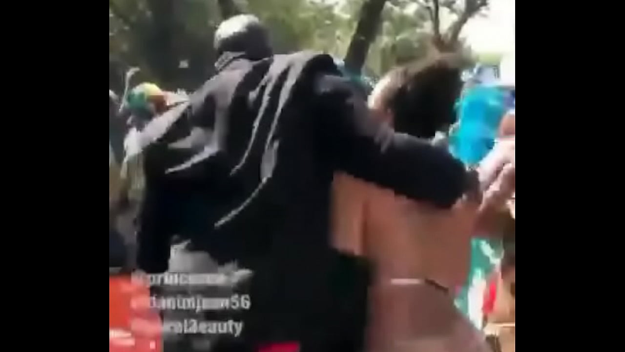 She must have been naked he must havr