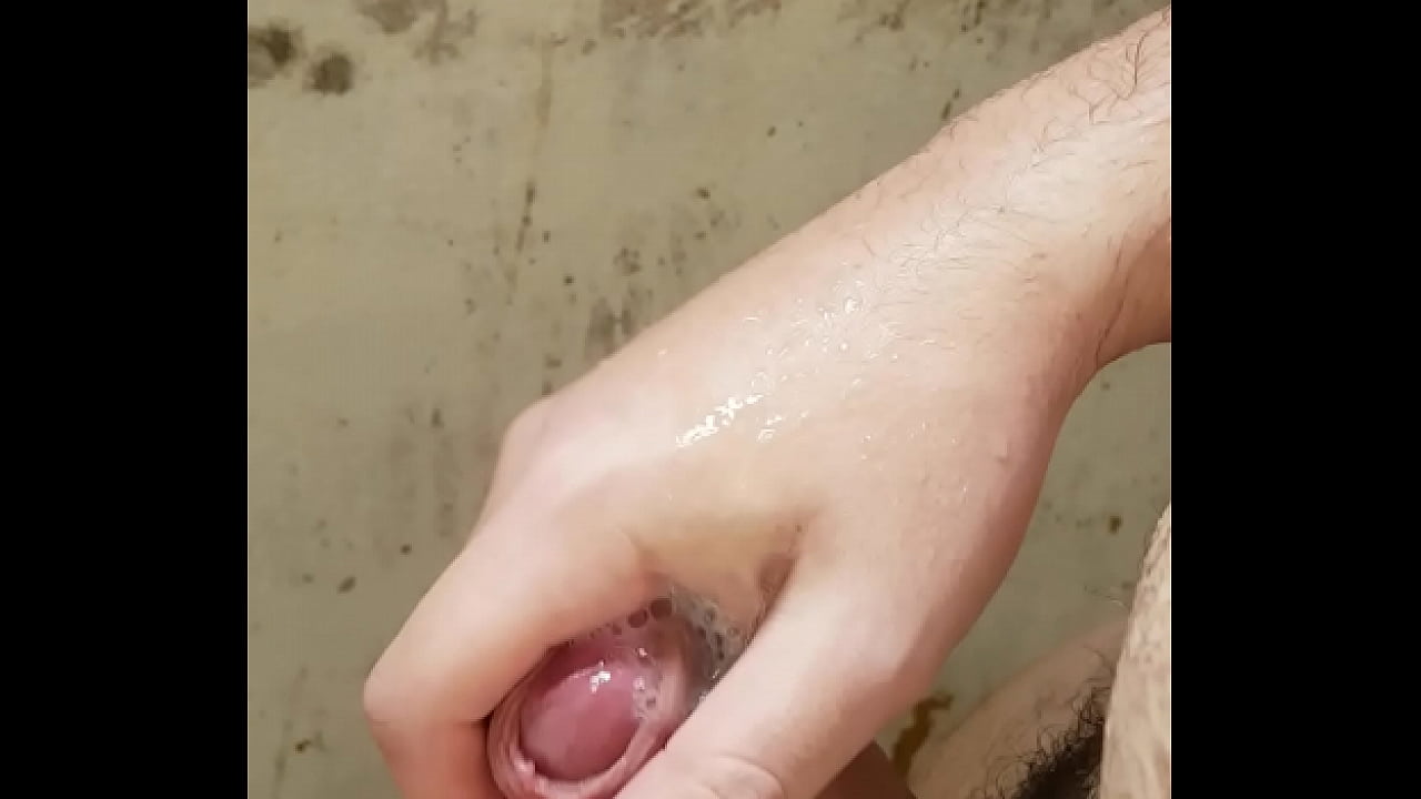 Batendo no chuveiro sjc