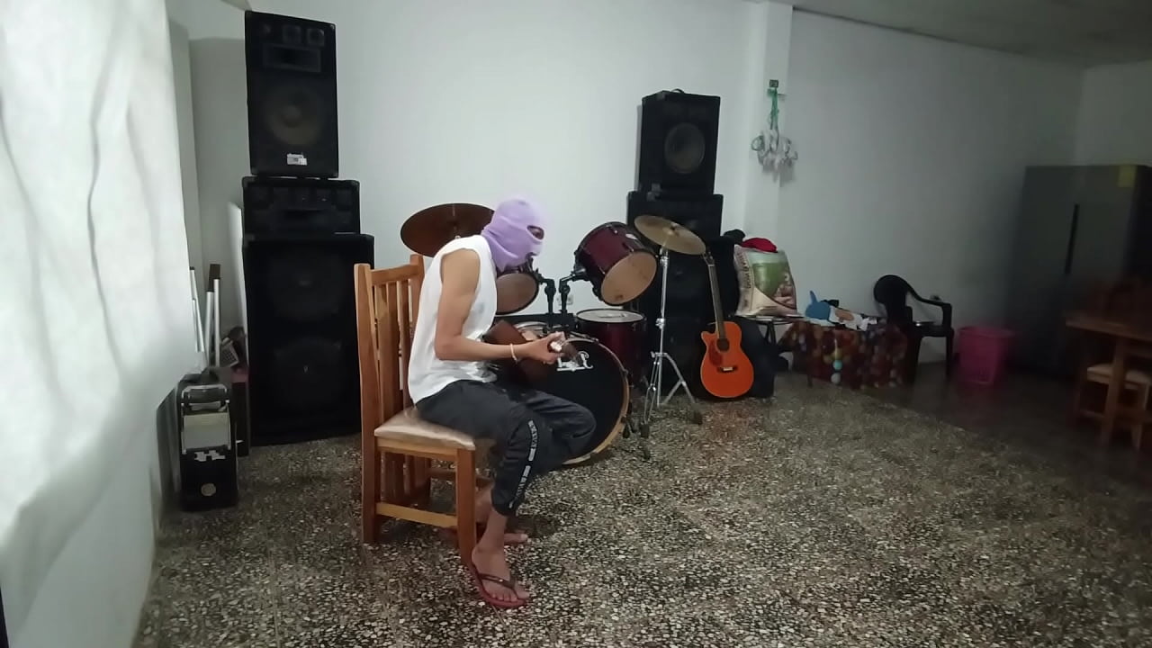 sexi maestra de musica pone cachondo a alunno