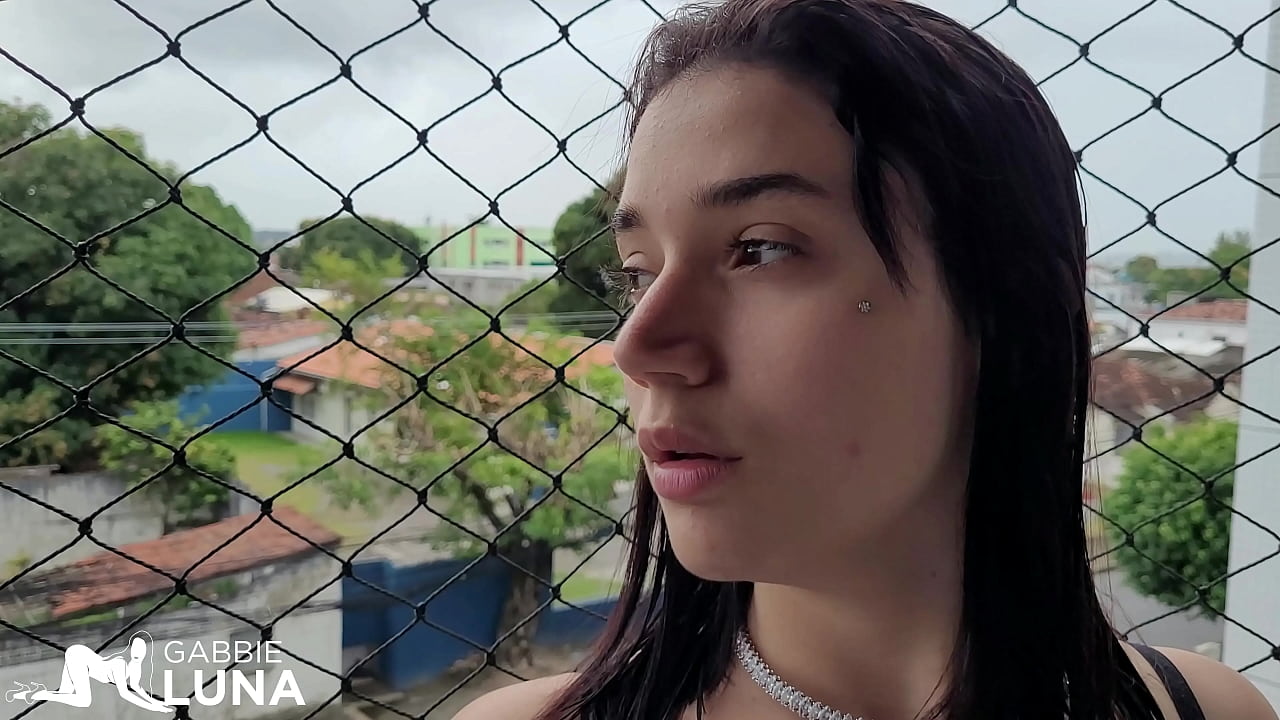 Esposa Novinha e Gostosa Ficou com a Bucetinha Babando de Tes&atilde;o!