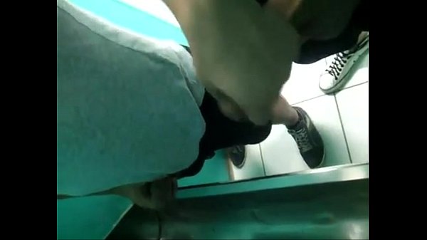 Pauzudo no Banheiro P&uacute;blico