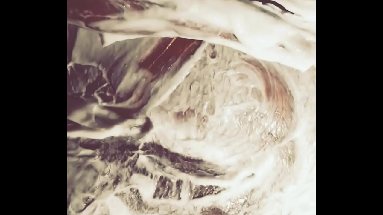 LOCAL HORNY MAN POUR BODY LOTION ON HIS ASS AND DICK