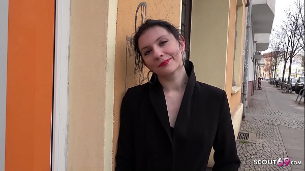 GERMAN SCOUT - SCHUELERIN ANNA IN BERLIN BEI STRASSEN CASTING IN DEN ARSCH GEVOEGELT