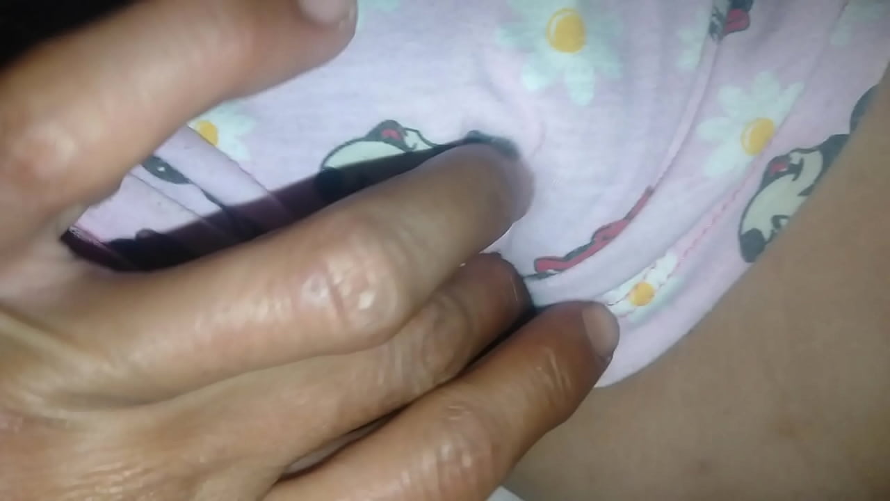 แหกหีเธอเอาควยถูหีจนน้ำแตกเต็มรูแตด