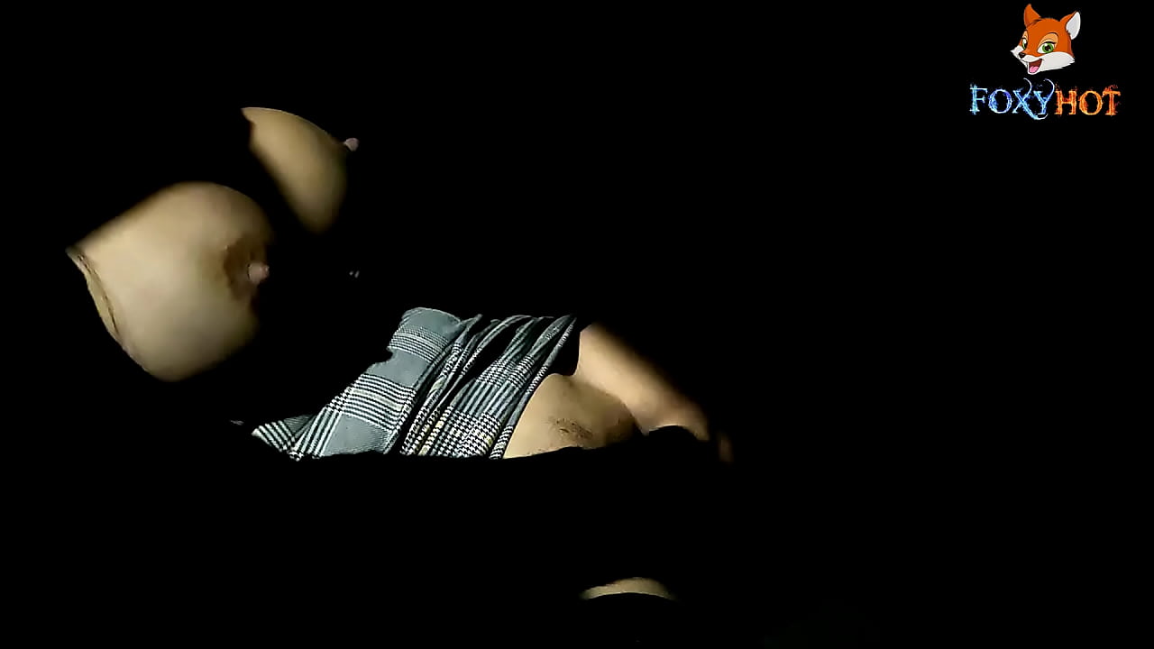 En el taxi desnudandome y tocando mi pucha rasurada